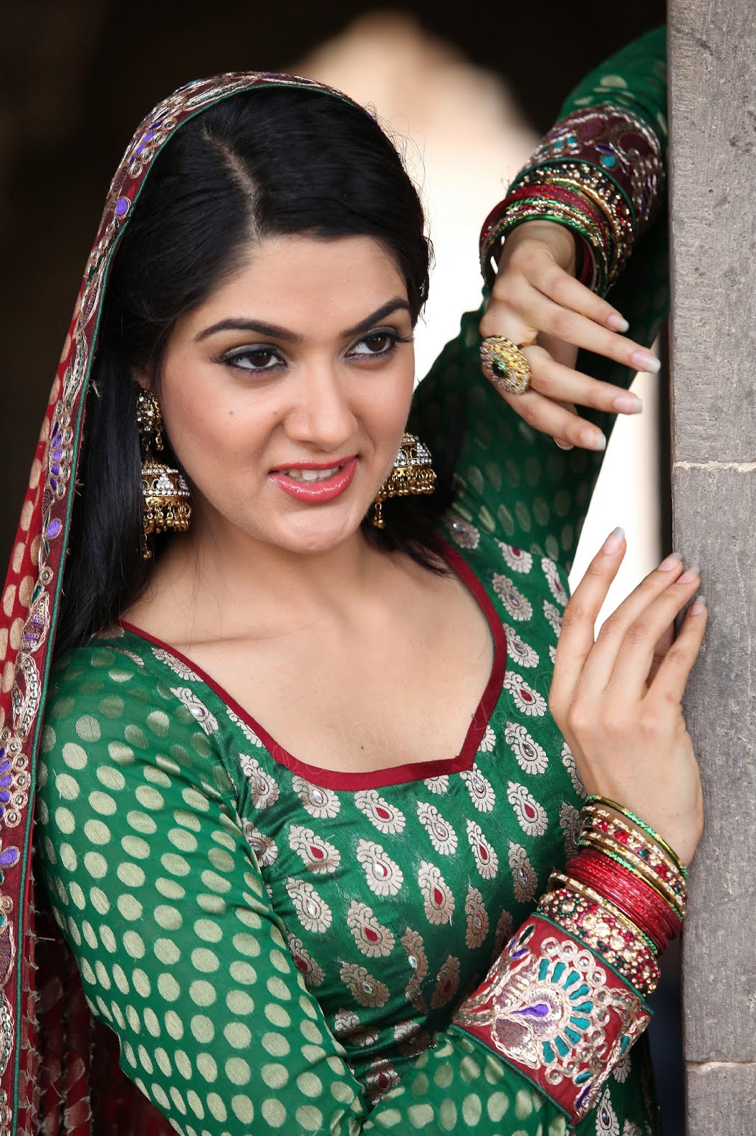Beauty Galore HD : Sakshi Chaudhary Very Beautiful Looking In Green  Oriental Indian Getup
