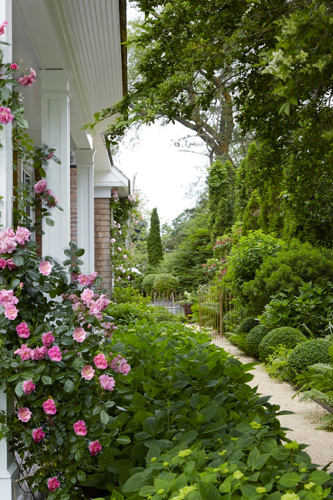 Splendid Sass Book Review Out East Houses and Gardens of the Hamptons