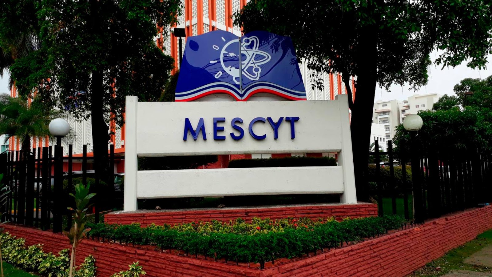 MESCYT anuncia retorno semipresencial a clases de inglés de inmersión