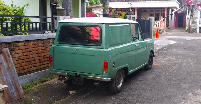 Mazda B600 Kotak Sabun blind van belakang