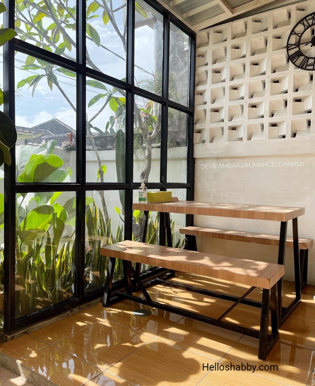 Berikan Suasana yang Berbeda dengan 6 Desain Bangku Taman Teras Cantik