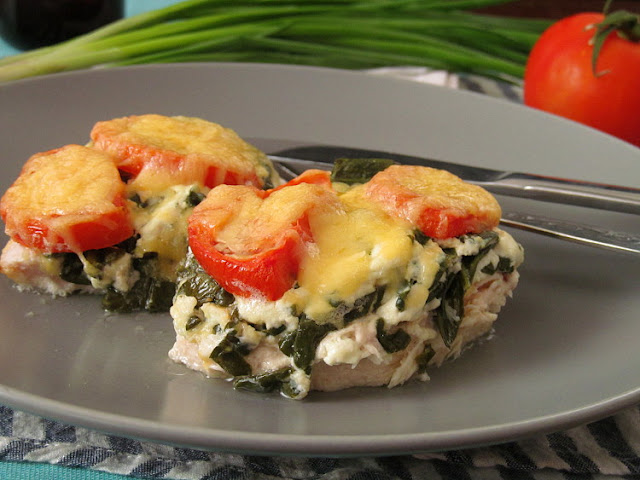Куриное филе запеченное с творогом и шпинатом