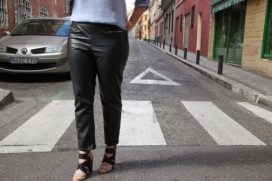 DIY Costura: Cómo hacer pantalones de cuero (patrones o moldes gratis). blog de costura y blog diy.