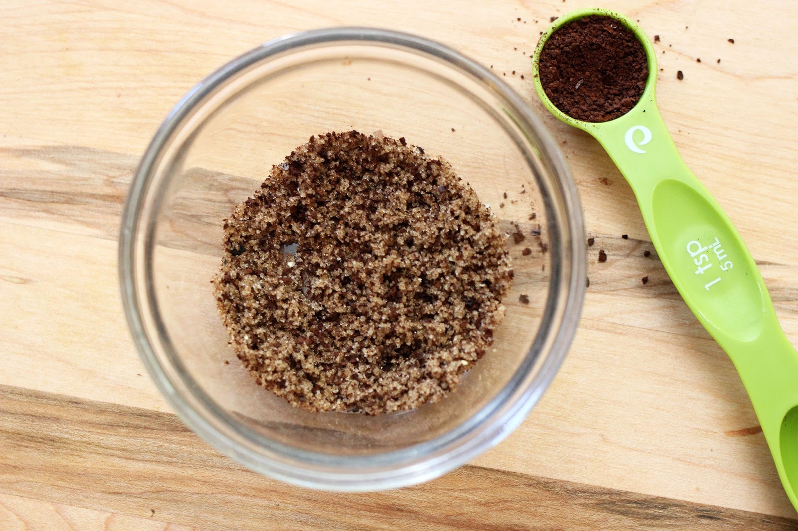 Recipe Coffee Rubbed Lamb Burger with Bloody Mary Aioli chicago foodie girl