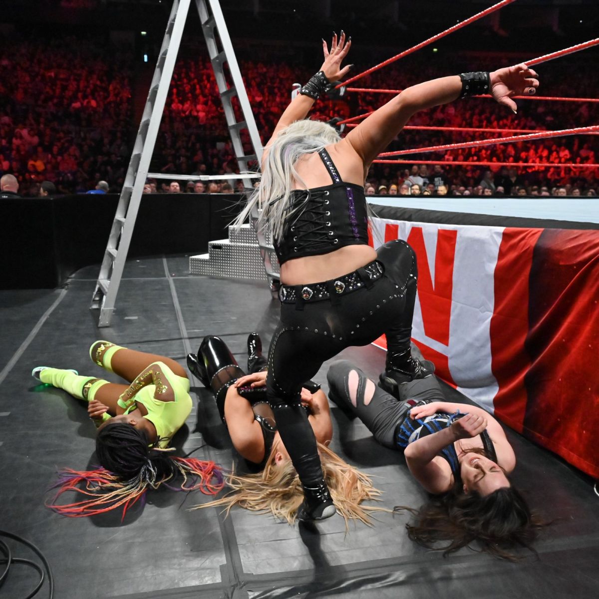 WWE - Raw Digitals 6 May -2019.