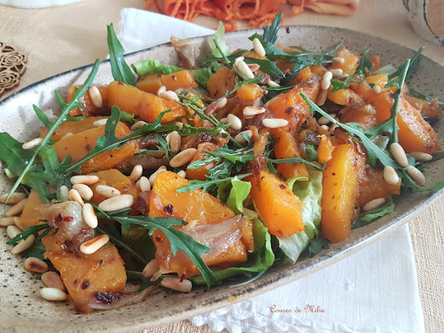 Ensalada tibia de calabaza, rúcula y piñones