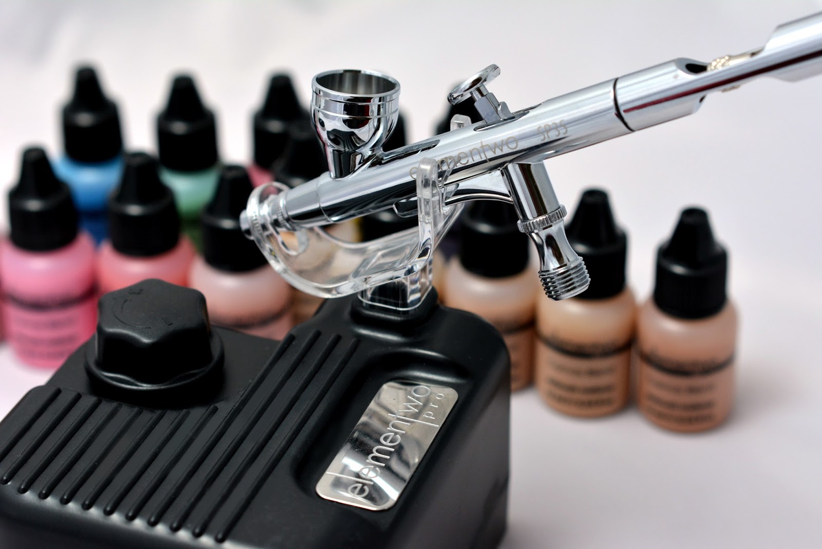 The Airbrush Makeup Guru Elementwo Airbrush Makeup Kit Review and