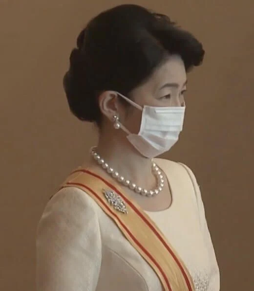 Meiji Scroll Tiara, diamond riveres, diamond earrings, chrysanthemum brooch. Princess Aiko, Crown Princess Kiko, Princess Mako, Princess Kako