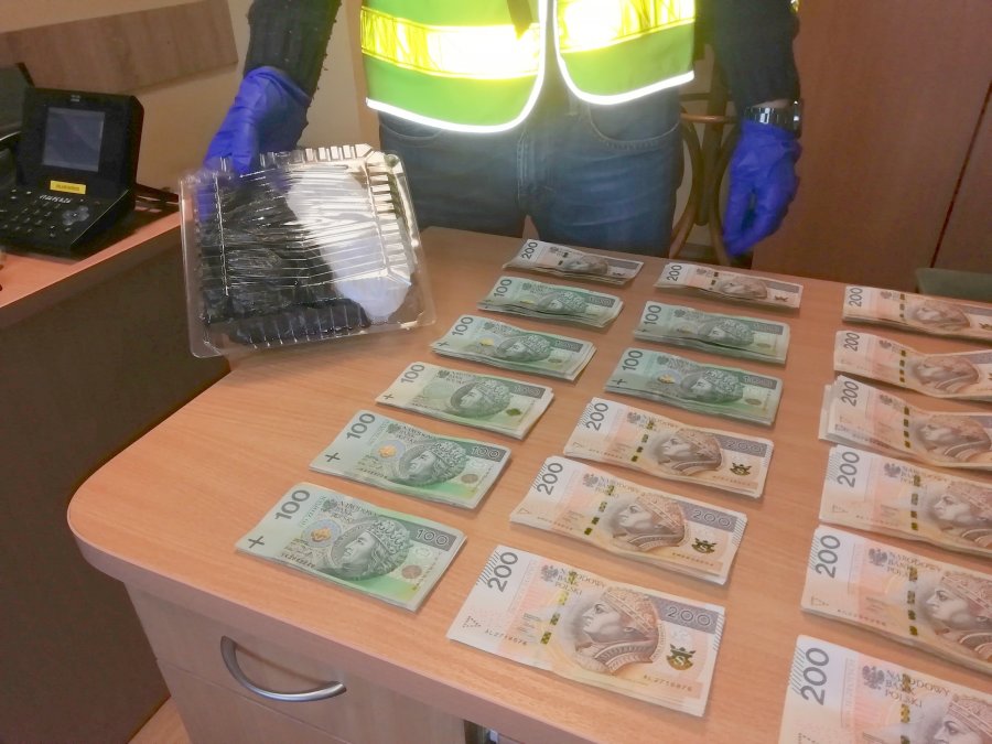 Policjanci odzyskali ponad 30 tysięcy złotych