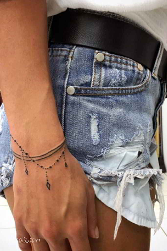 70 Tatuajes de Pulseras en la muñeca muy finos para chicas 70 Tatuajes de Pulseras en la muñeca muy finos para chicas