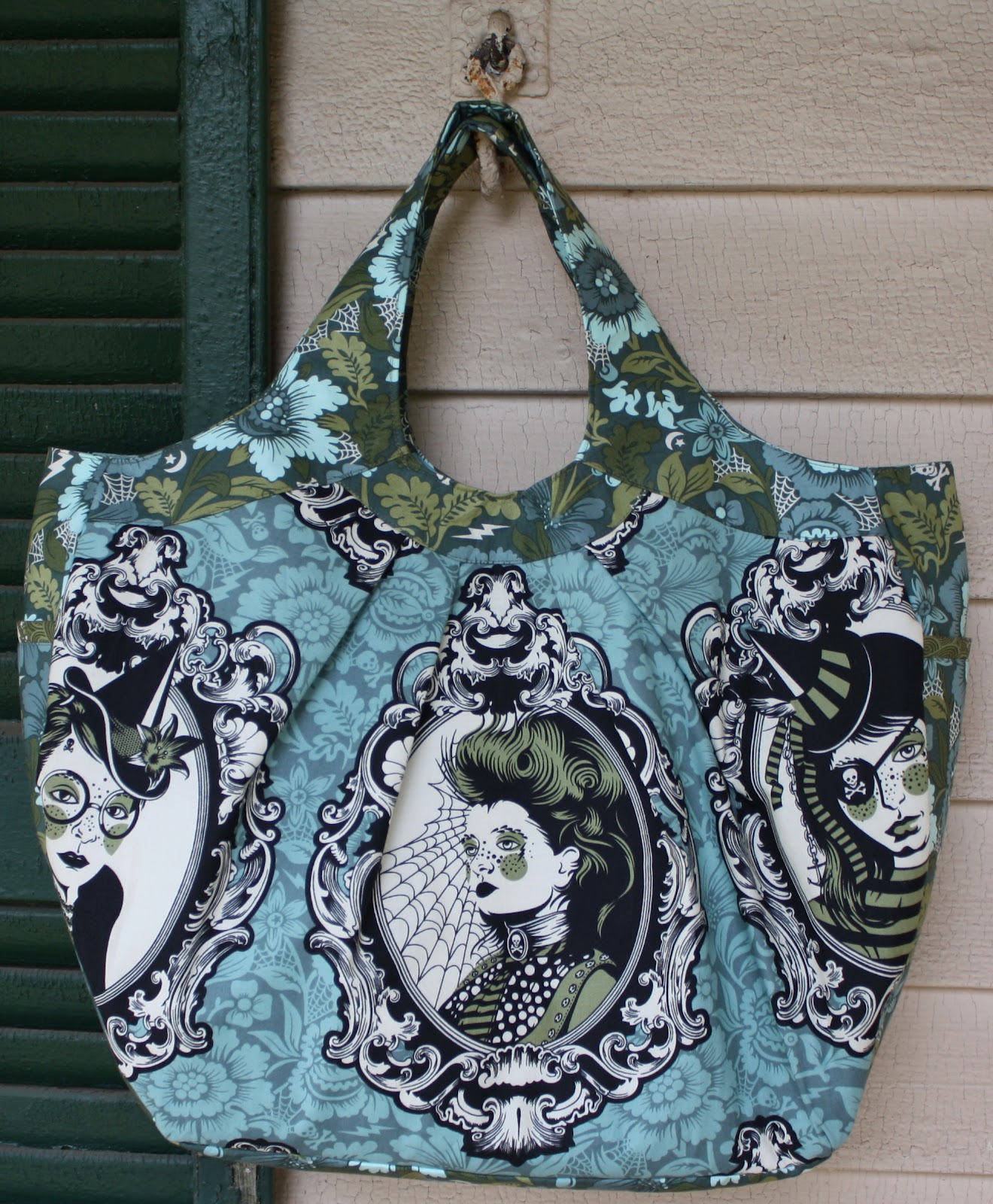 Eleanor Meriwether: Cosmo Bag