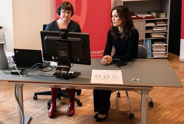 Crown Princess Mary wore round-neck sweater with pearl cuff from Zara. Autumn spring long trenchcoat wool, green single breasted formal coat