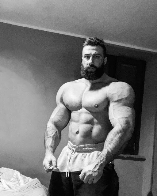 Roberto Alexandru бодибилдер