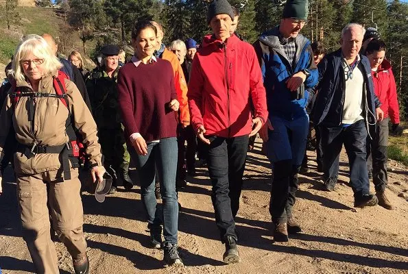 Swedish Crown Princess Victoria in Hälsingland today. Regional Governor, De 5 Stora Organization, students from Järvsö School and local people