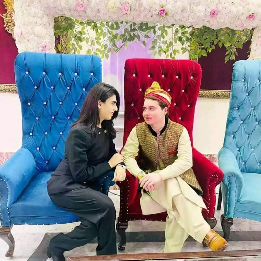 Beautiful Nikah Pictures of Nasir Khan Jan With His Sibling And In-Laws