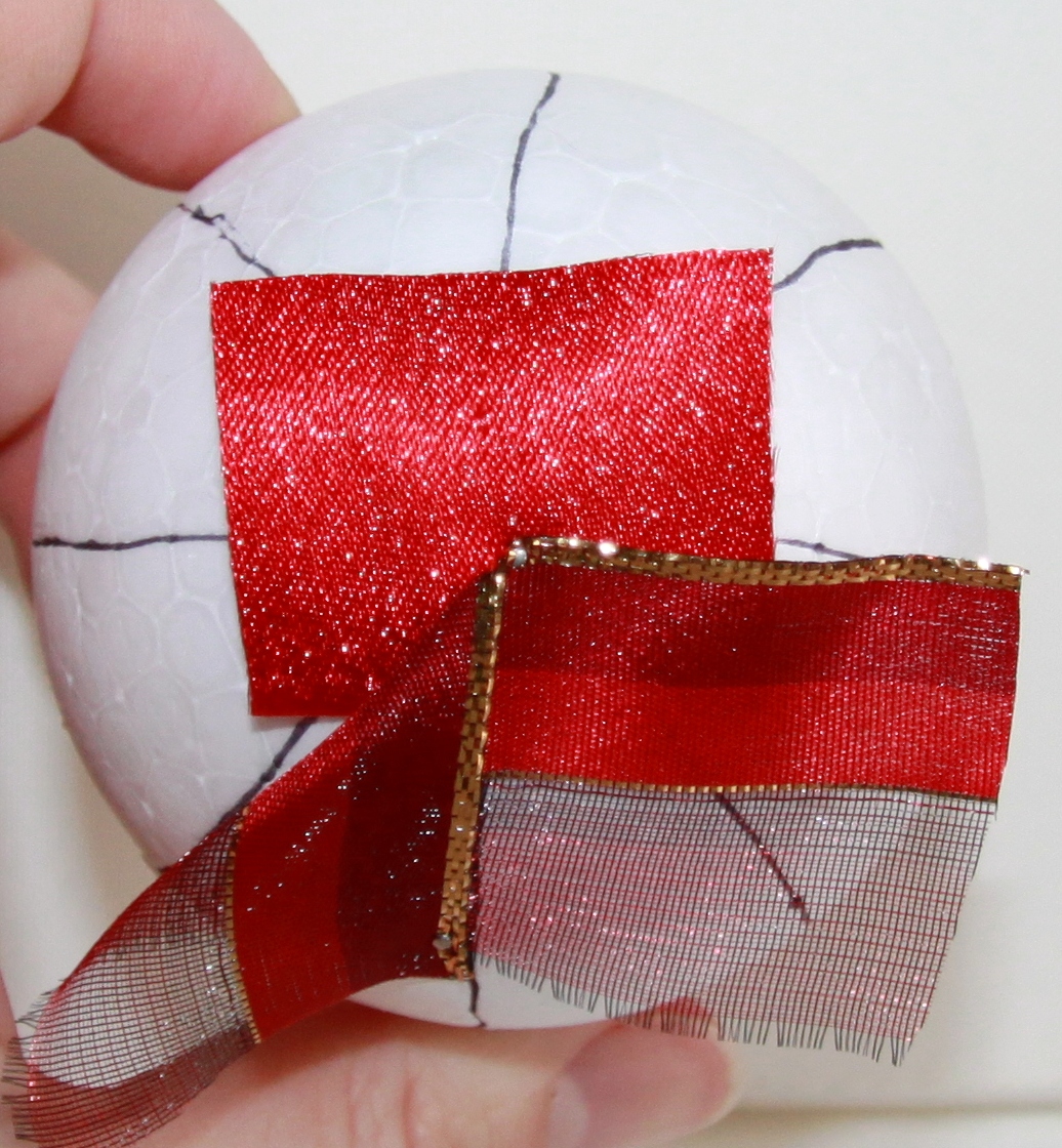 Pour voir la vie en Coralie!: Fabrication de boules de Noel: Les Rubans!