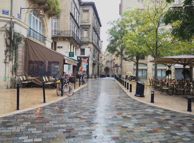   (Streets of Bordeaux)