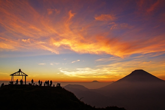 10 Tempat Terbaik Untuk Menikmati Sunrise Di Indonesia