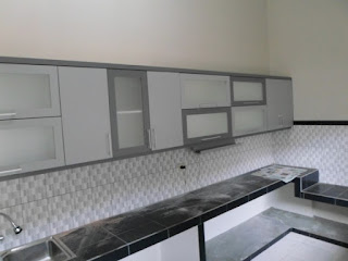 furniture semarang - kitchen set minimalis pintu kaca engsel hidrolis 05