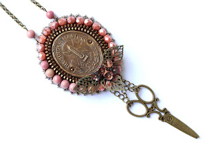 Naszyjnik z emblematem maszyny do szycia Singer Sewing Machine necklace