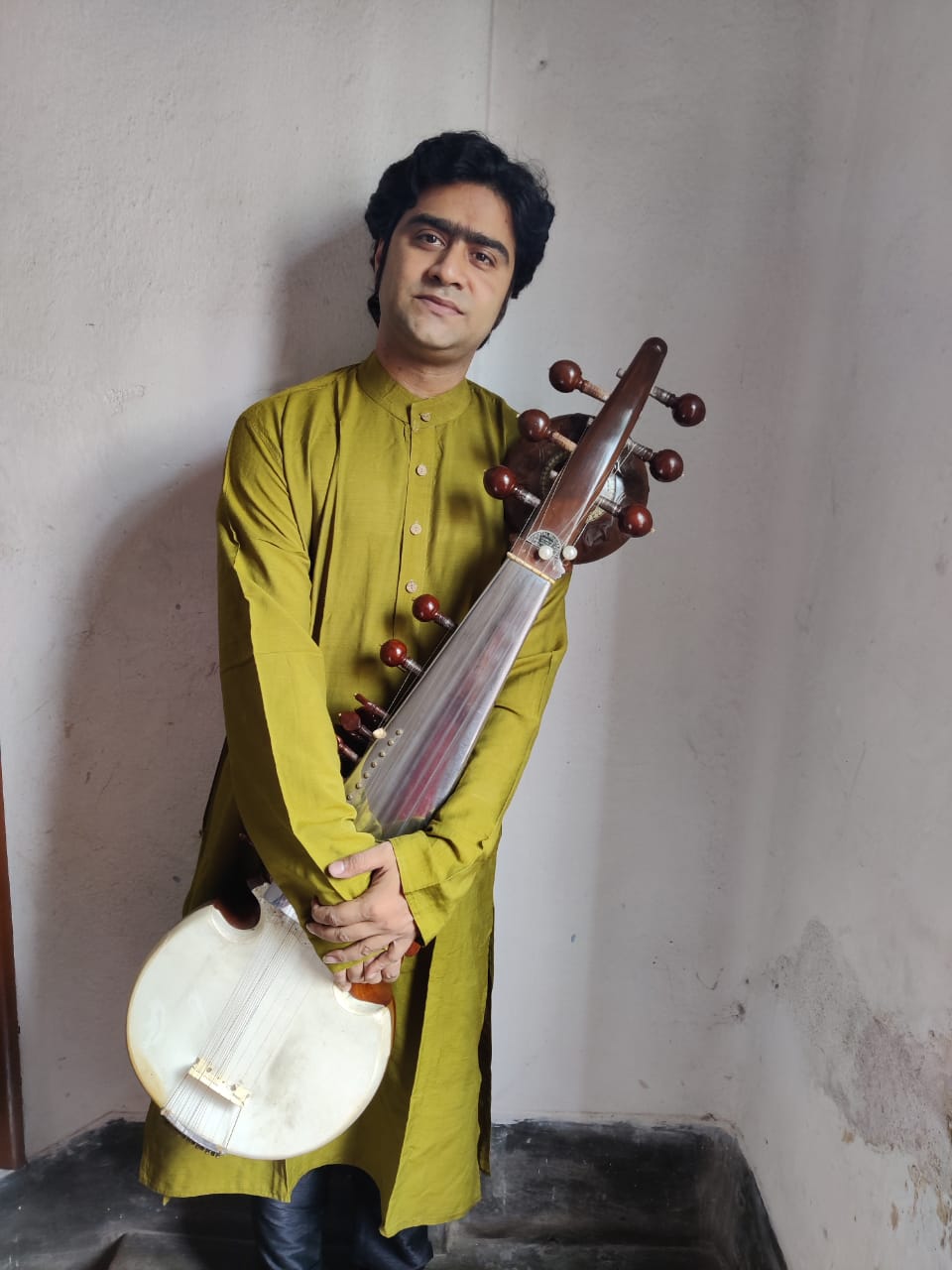 Arnab Bhattacharya A sarod player par excellence kolkatakonnect