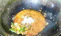 Chilli mushroom sauce with white pepper, onion capsicum