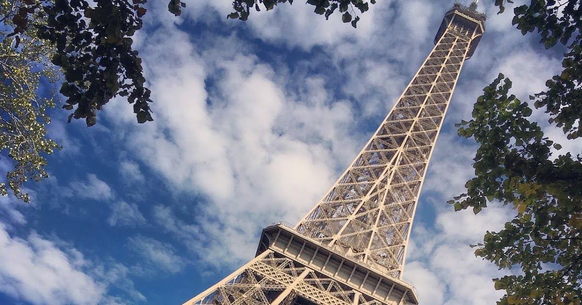 Why It's Illegal to Take Photos of the Eiffel Tower at Night