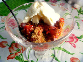 Let's make a Strawberry Crisp that bursting with juicy strawberries topped with a light crunchy topping.  It all but screams summer! - Slice of Southern