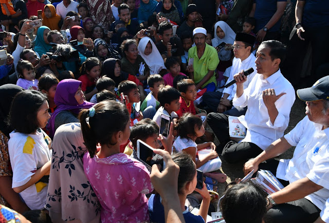 Banyak Fasilitas Pendidikan Hancur, Presiden Jokowi Beri Semangat Anak Sekolah