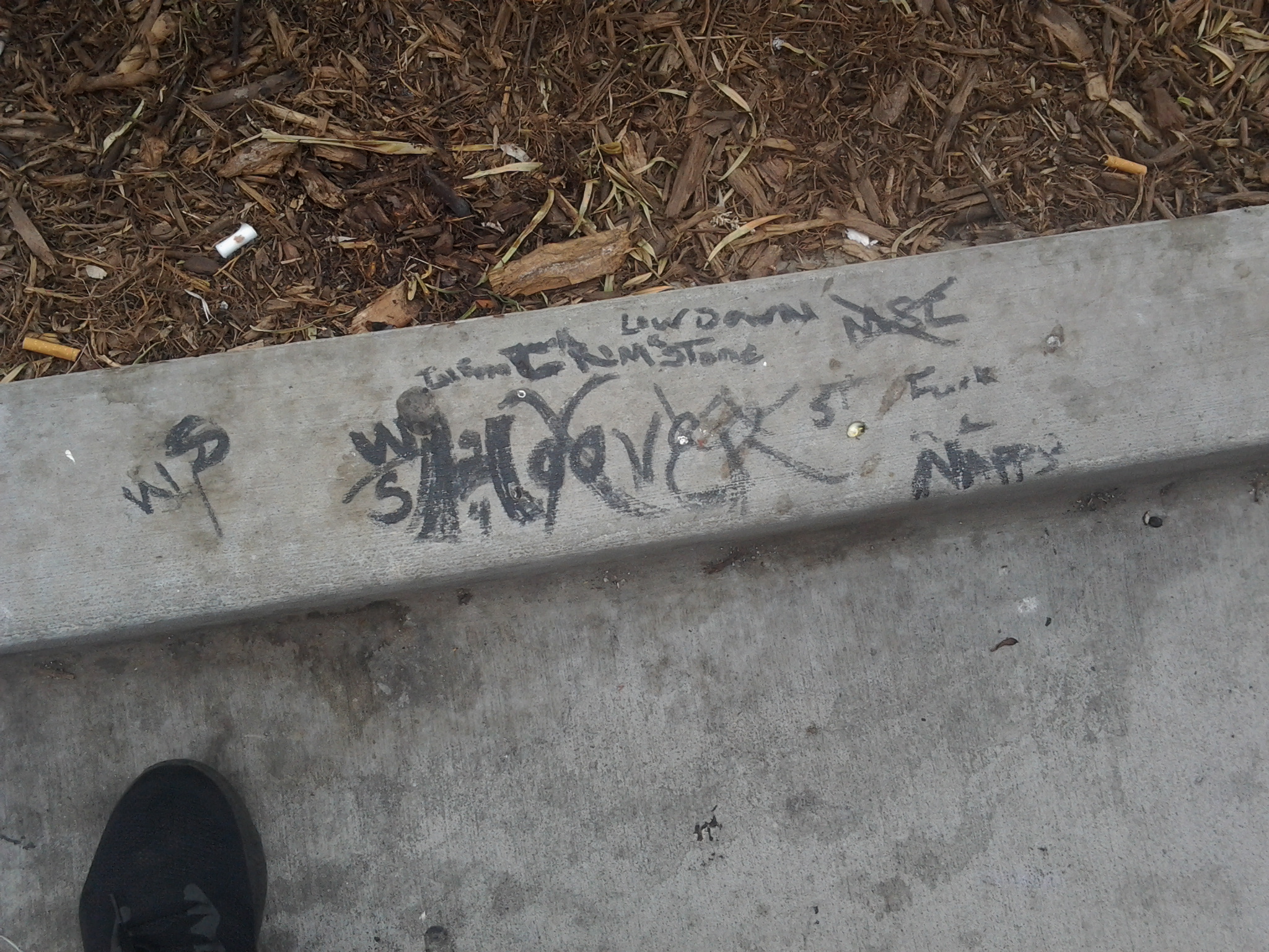 crip gangs graffiti hoover criminal gang ( 94 street )