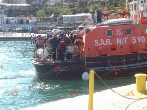Εύβοια: 95 μετανάστες σώθηκαν την τελευταία στιγμή και μεταφέρθηκαν στο Λιμάνι της Ραφήνας (ΦΩΤΟ)
