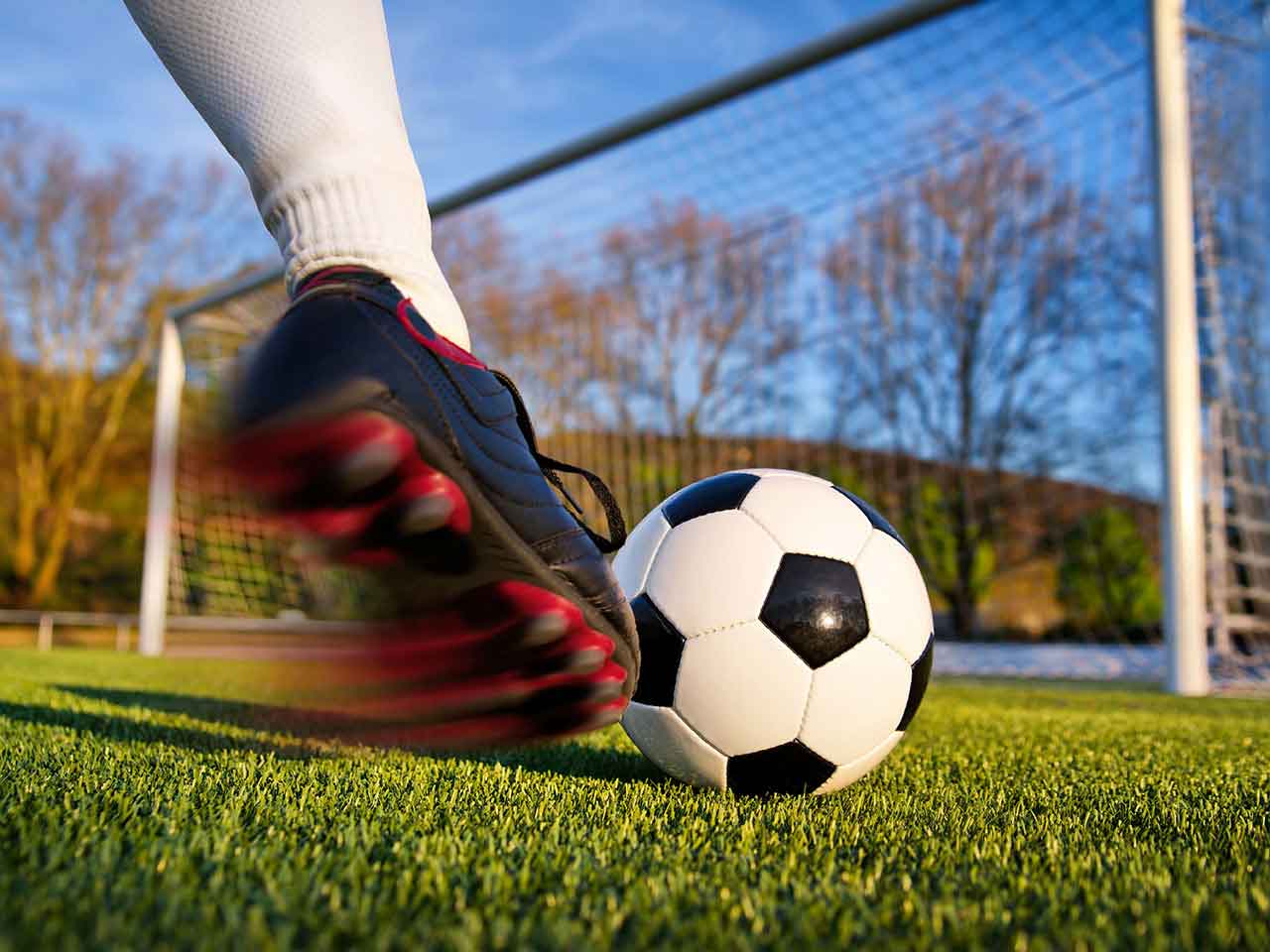 أهم 13 فوائد صحية مذهلة من ممارسة كرة القدم Football