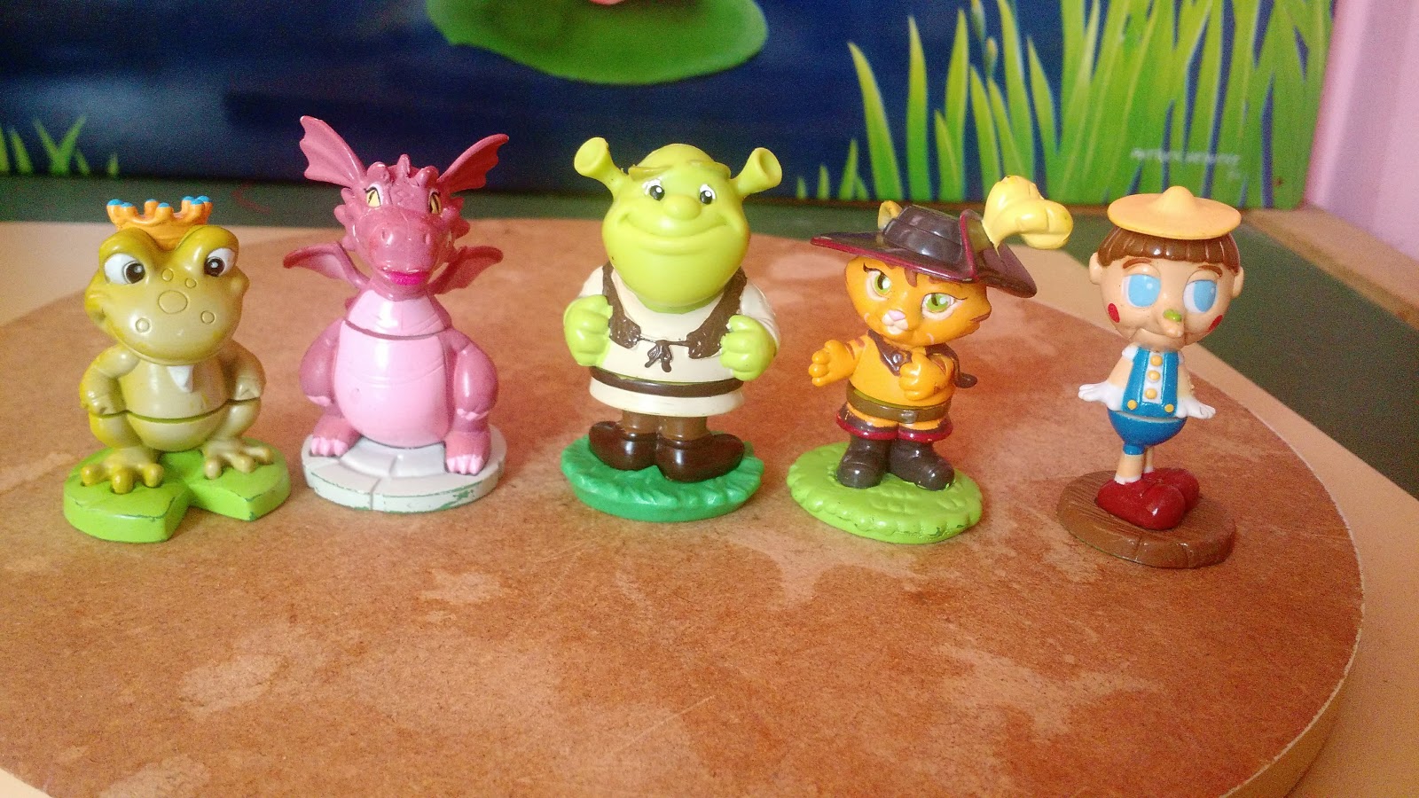 Miniatura de vinil estática de dinossauros, personagens do desenho O bom  dinossauro - Disney Pixar, medindo entre 7 e 10cm de comrprimento e 6 e 7  cm de altura R$ 35,00 o lote de 5 - Taffy Shop