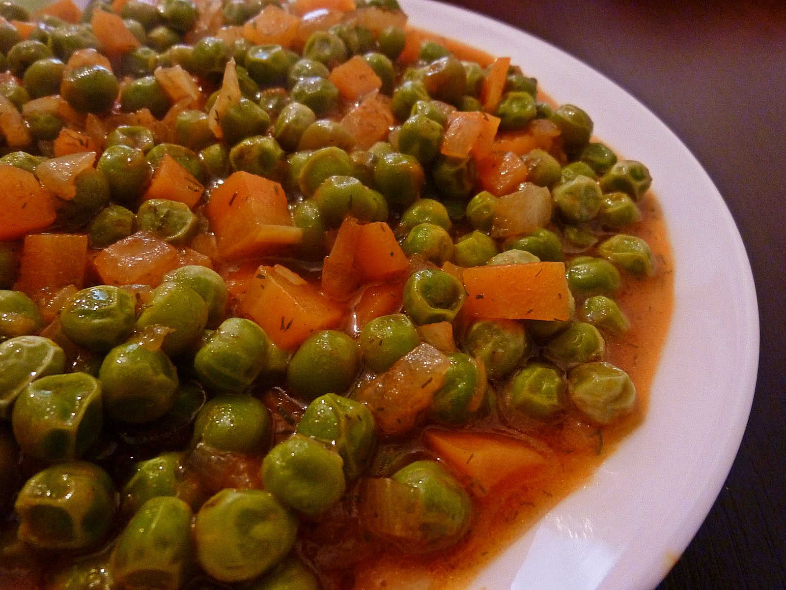 Вкусный рецепт гороха. Дхал гороховая каша. Нут с карри. Блюда с горошком. Блюда из гороха.