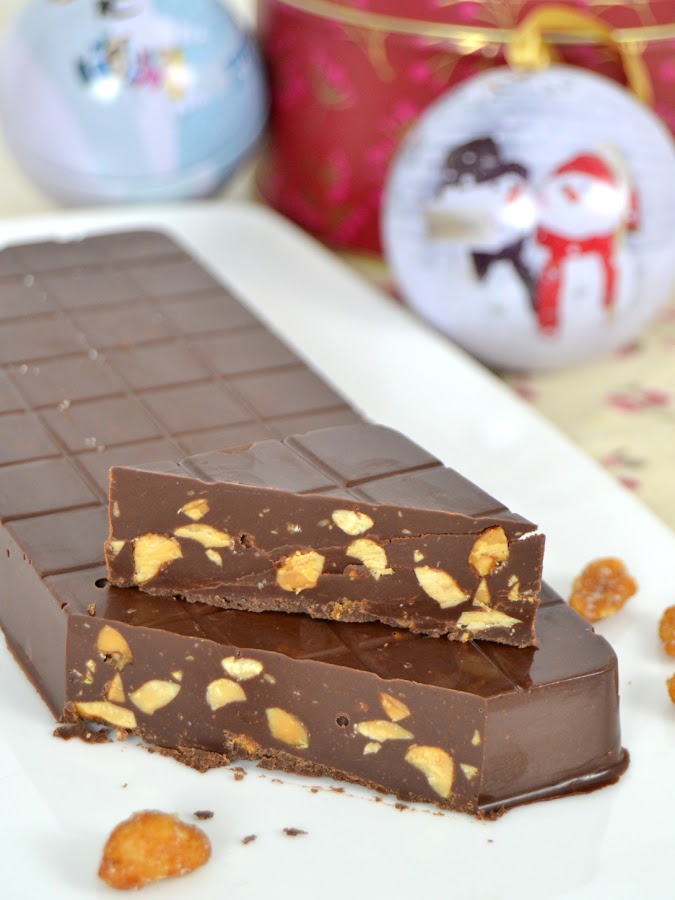 Turrón de chocolate con cacahuetes salados a la miel