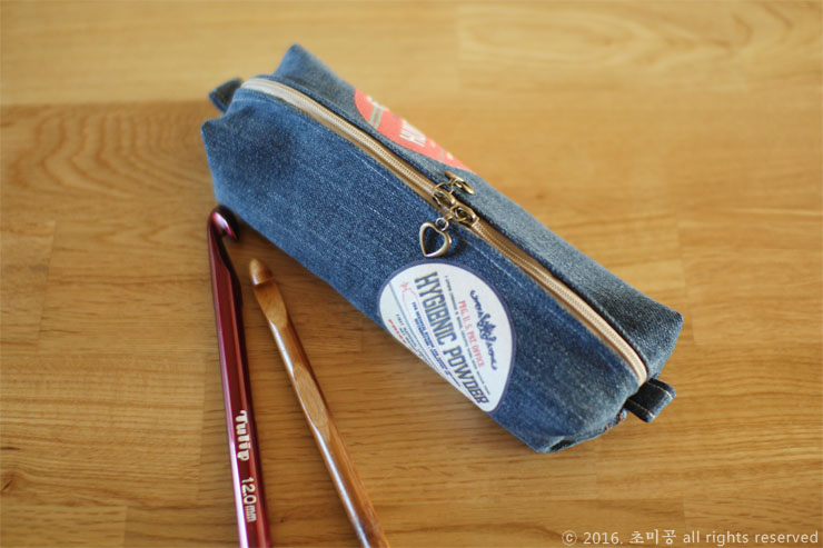 Cosmetic Bag or Pencil Case of Jeans DIY ~ DIY Tutorial Ideas!