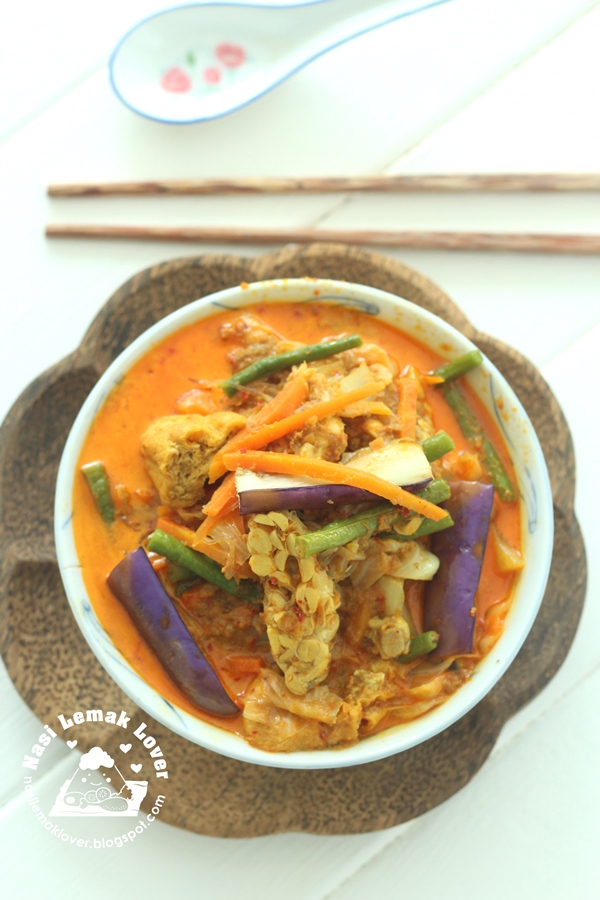 Nasi Lemak Lover Sayur Lodeh ( Malay style of vegetables curry ) 马來式蔬菜咖哩