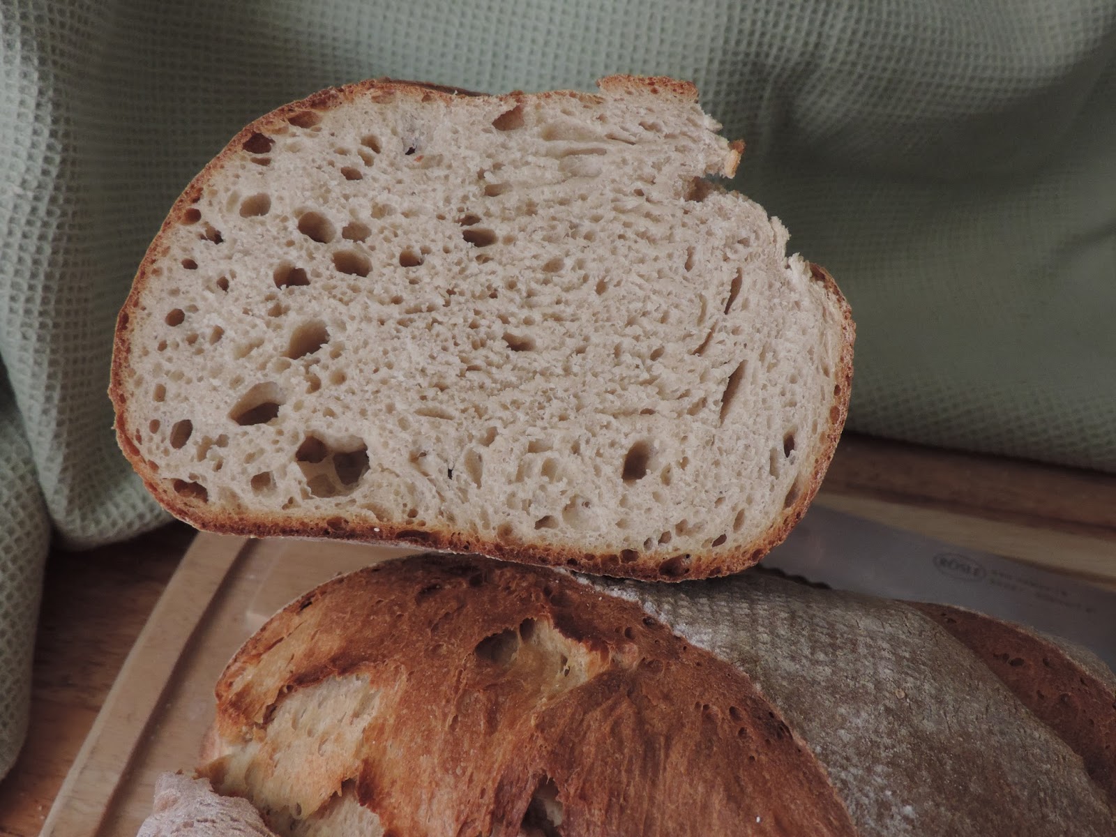 Weizen-Dinkel-Mischbrot mit Lievito Madre - Búza-tönkölybúzaliszt ...