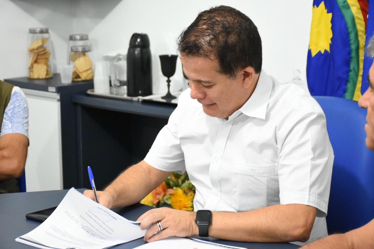 Edson Vieira empossa novos secretários em Santa Cruz do Capibaribe e