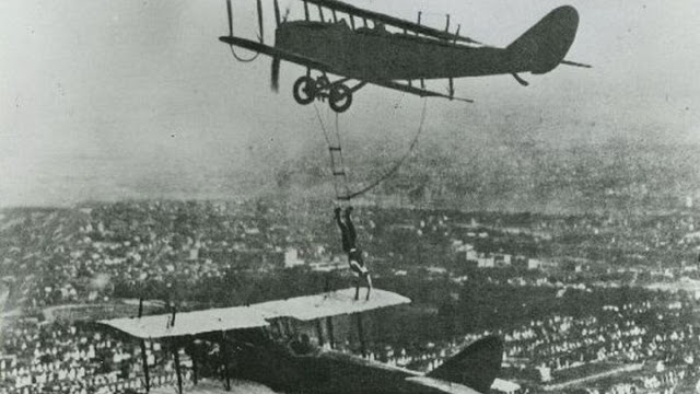 Wing Walking, acrobacias aéreas década 1920