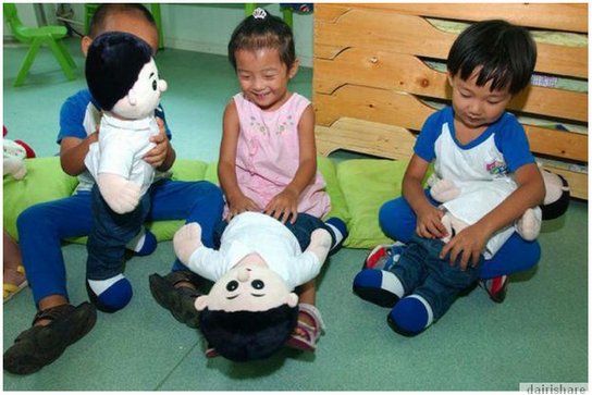 ... Jom lihat bagaimana Pendidikan S3ks pada kanak-kanak Tadika di China