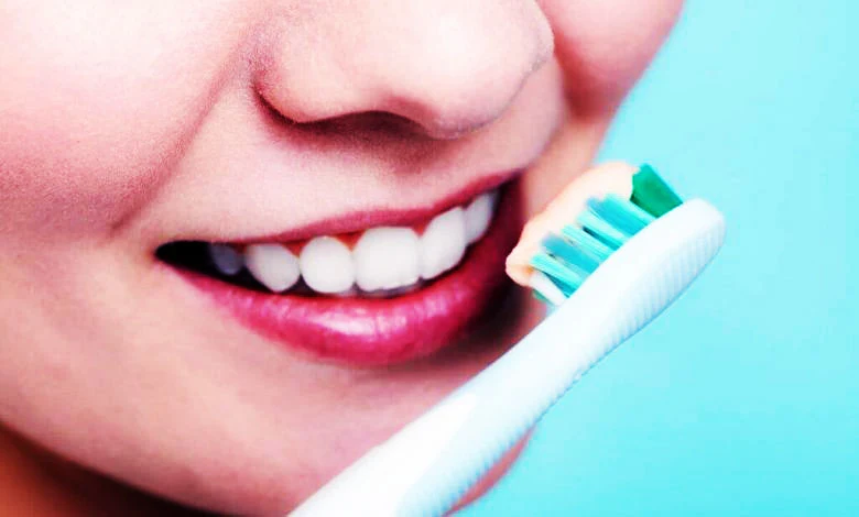 كيفية تنظيف الأسنان بطريقة صحيحة | أساسيات تنظيف الأسنان بالفرشاة