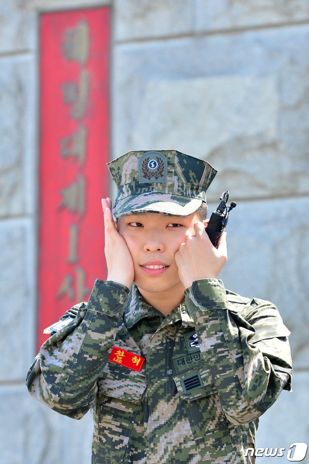 Akdong Musician Chanhyuk askerliğini tamamladı