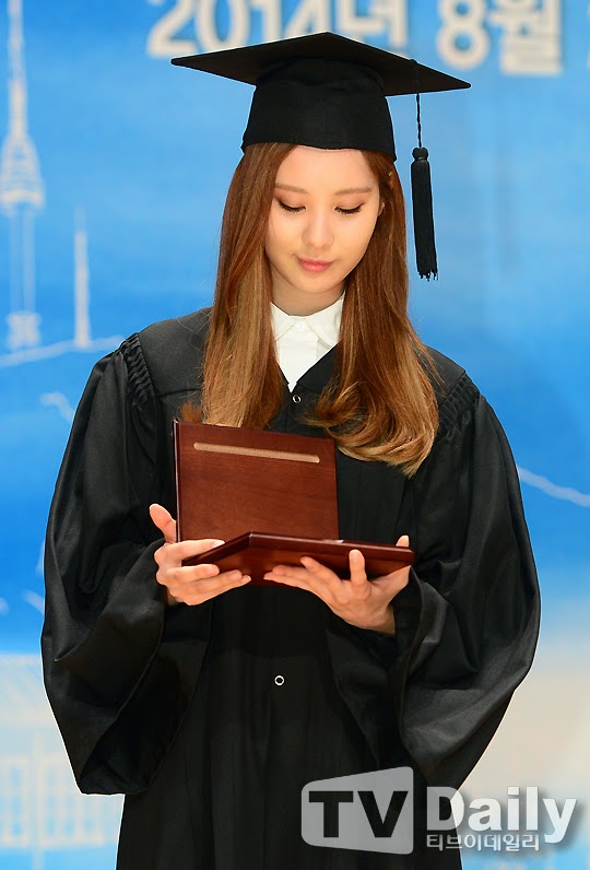 snsd%2Bseohyun%2Bgraduation%2B(16).jpg