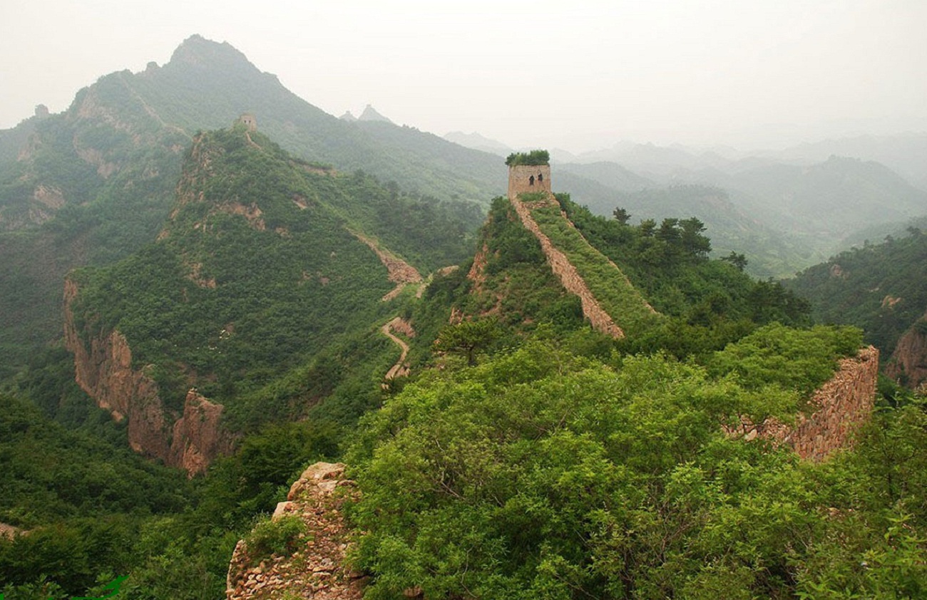 Какие природные условия в древнем китае. Великая китайская стена Хэбэй. Горы Иньшань. Китайская стена город Цзяюйгуань. Хулудао провинция Ляонин.