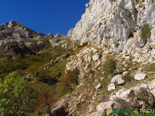 Subiendo por la Canal de Bobia