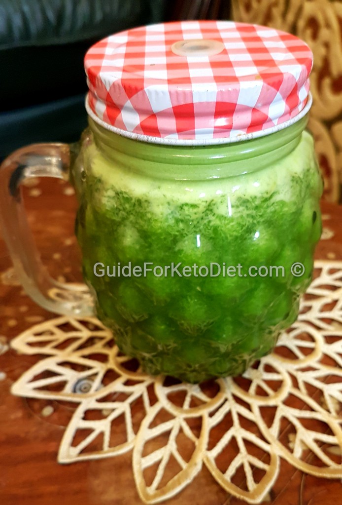 Detoxifying Green Smoothie - guide for keto diet