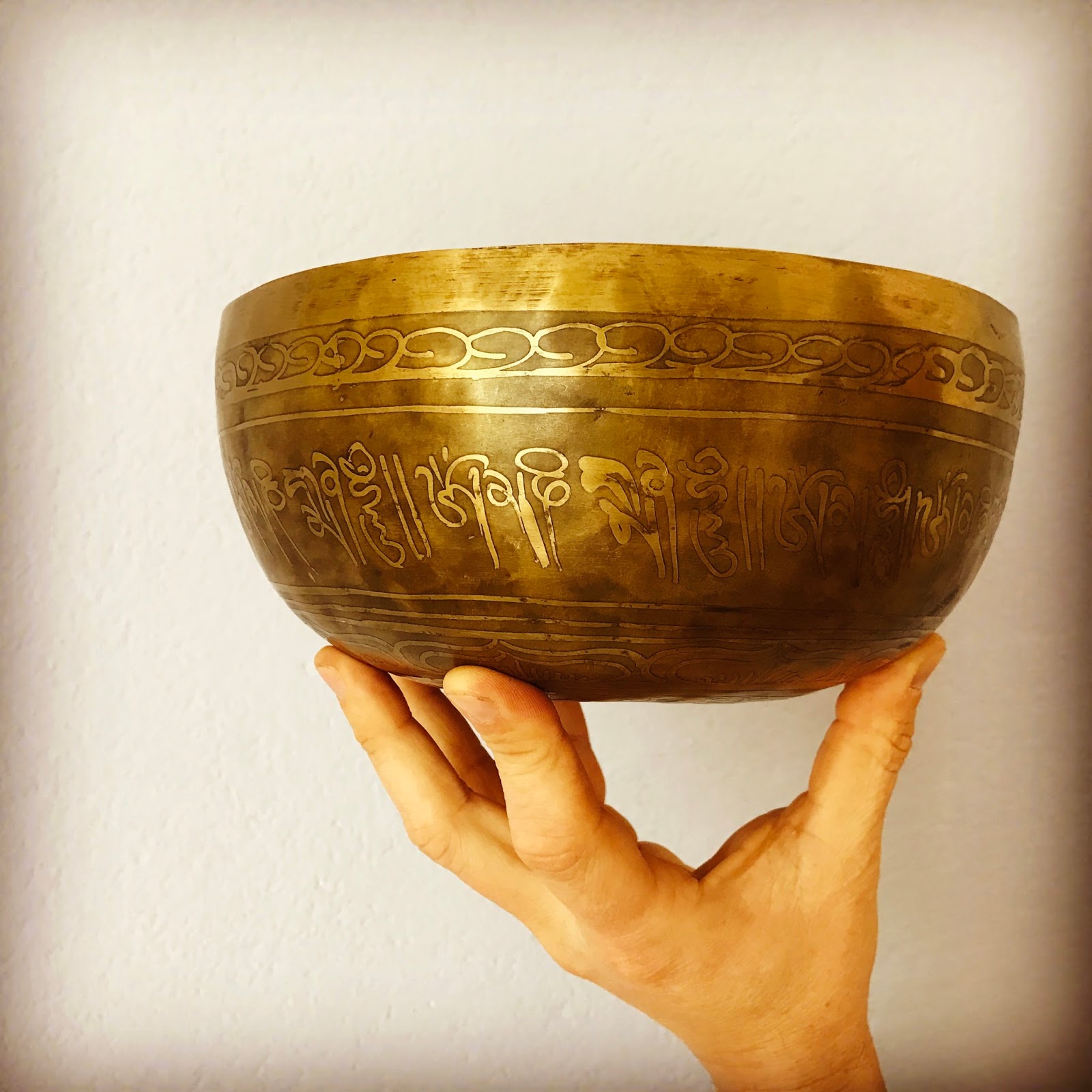 Campana tibetana potere della risonanza e strumento tantrico