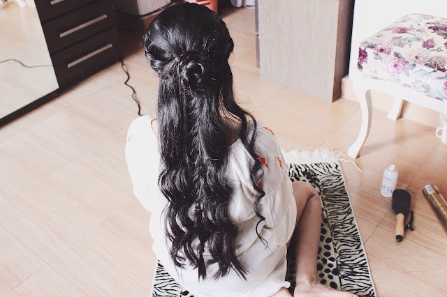 CURLED HAIRSTYLE