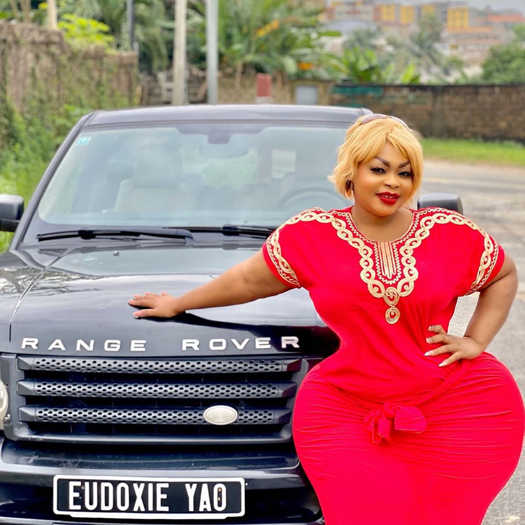 Height, Weight, Measurement : Eudoxie Yao has a bottom that measures 60